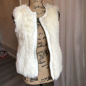 Faux fur vest - perfect condition - with pockets!